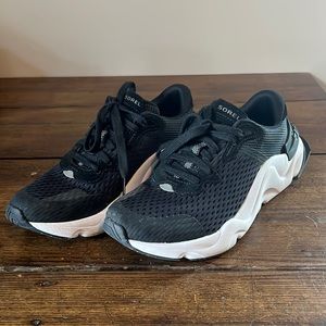 Sorel kinetic tennis shoes